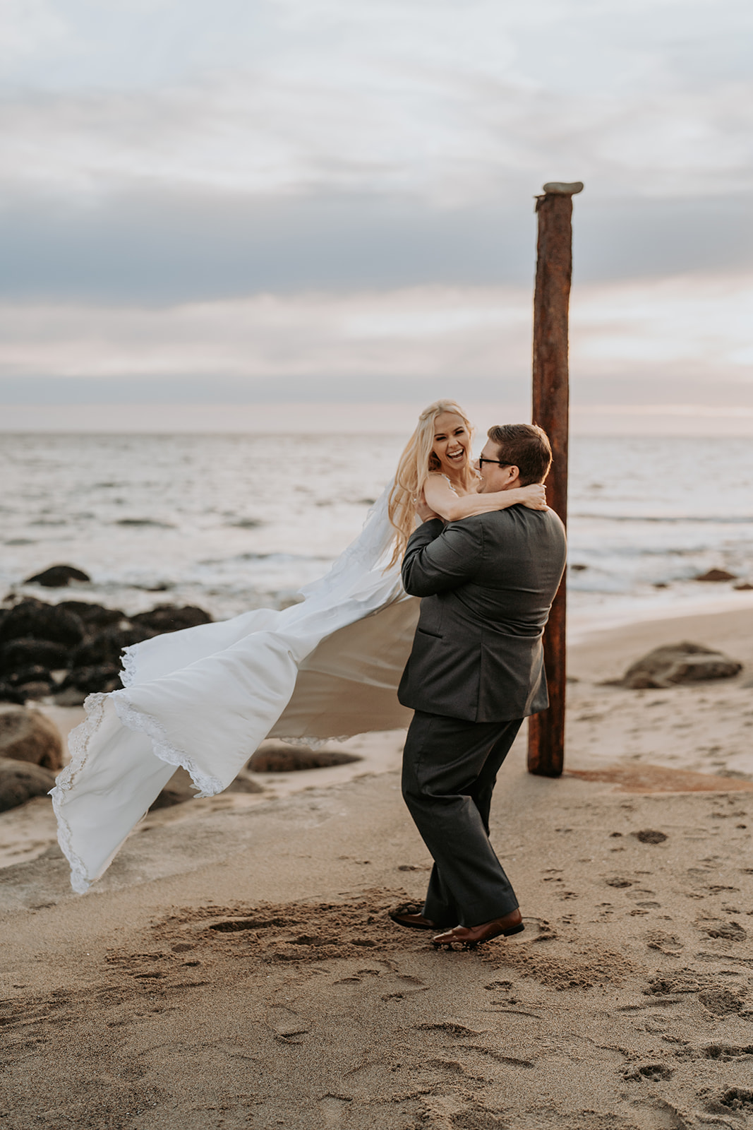 Why Couples Should Opt For Wedding Sunset Photos